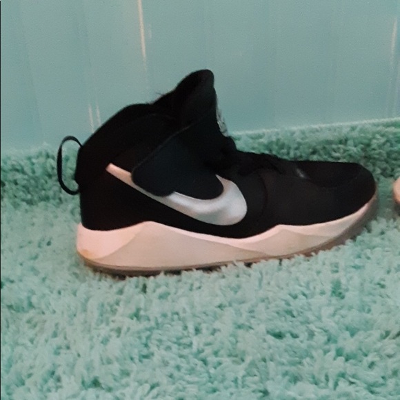 Girls Nike Jordan’s size 3 - Picture 2 of 3